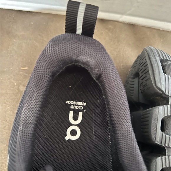 On Cloud Swiss Engineered Black running Sneakers Women’s size 6 - Picture 9 of 14